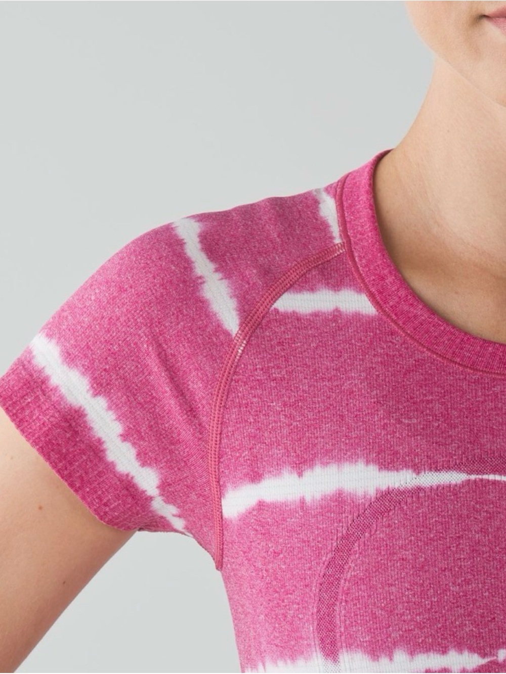 Lululemon Swiftly Tech Short Sleeve Crew Cranberry 8 - Picture 4 of 9